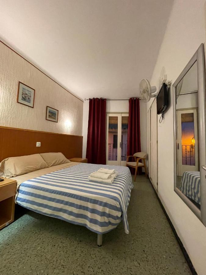 P&R Hostals Maria Rosa Tossa de Mar Luaran gambar
