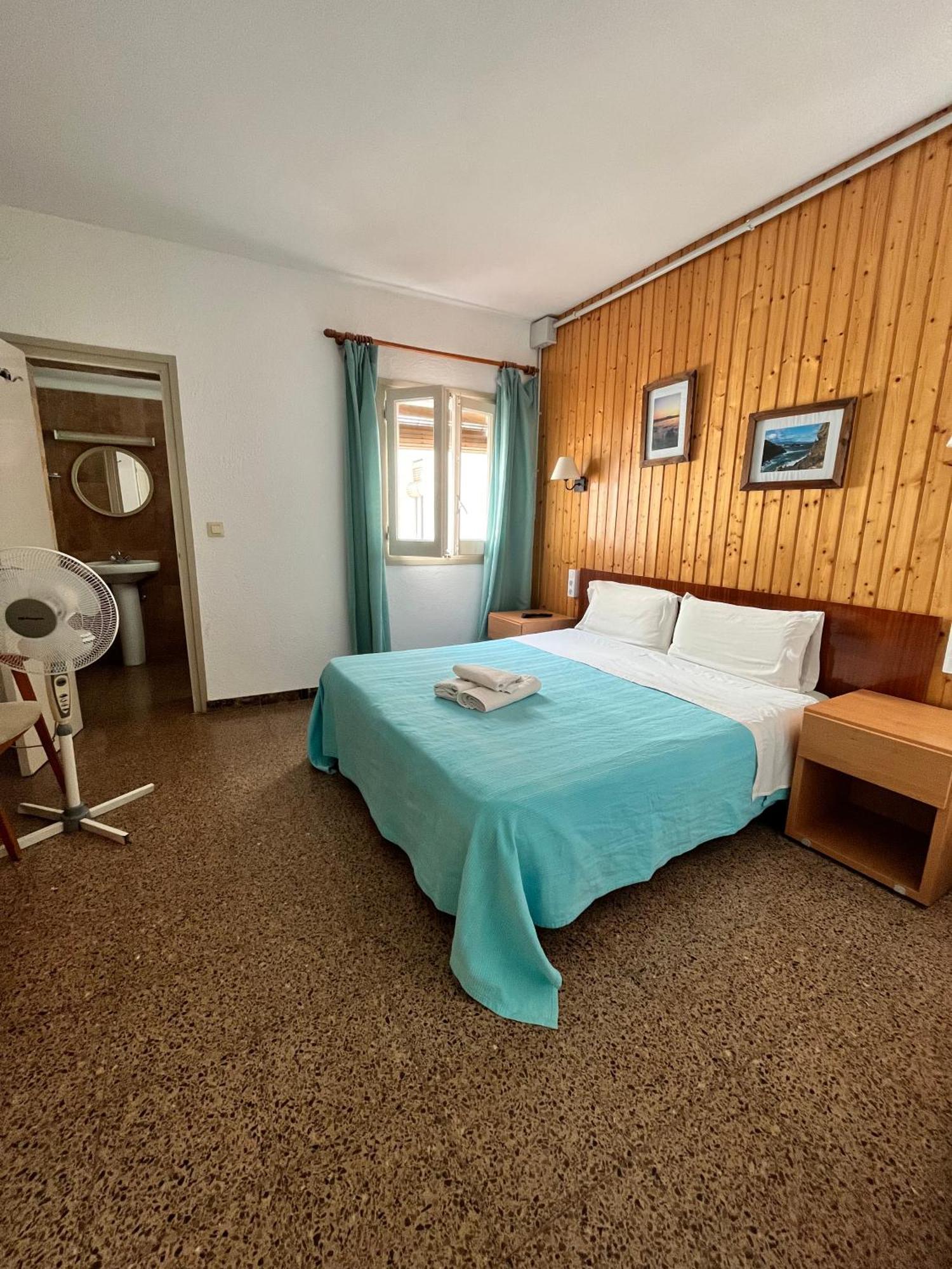 P&R Hostals Maria Rosa Tossa de Mar Luaran gambar